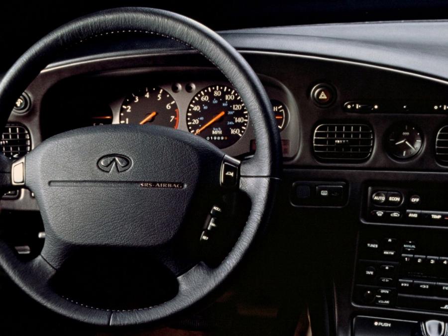 Панель приборов Infiniti Q45 1989 года  (фото 6 из 7)